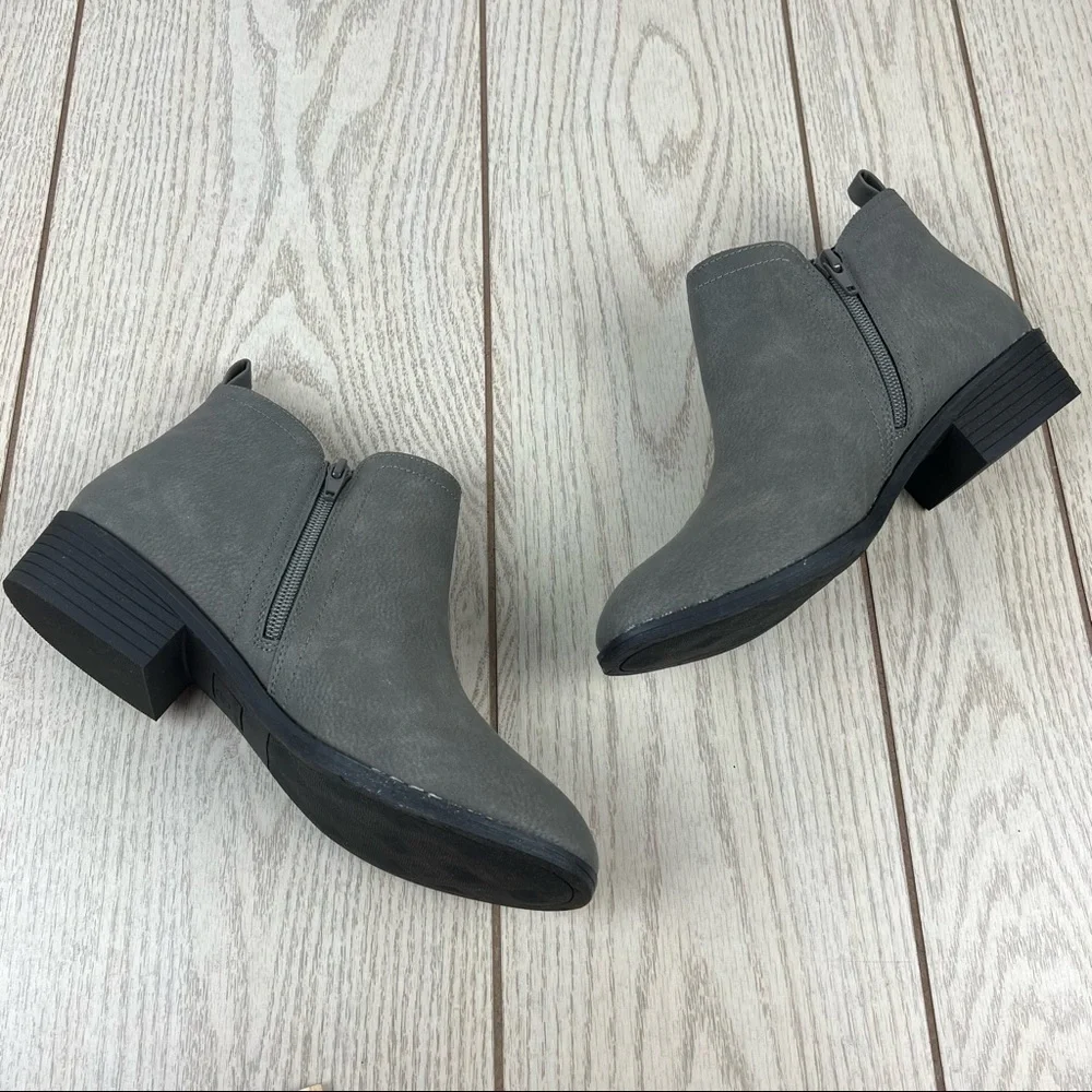 Sun + Stone Cadee Block Heel Ankle Bootie 9.5W Grey Faux Leather $50